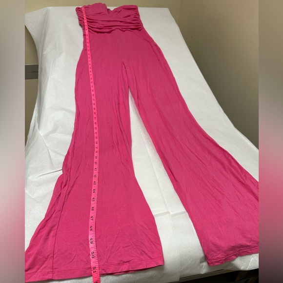 Liv Jumpsuit in Hot Pink
Lovers and Friends🌸 - Picture 6 of 12